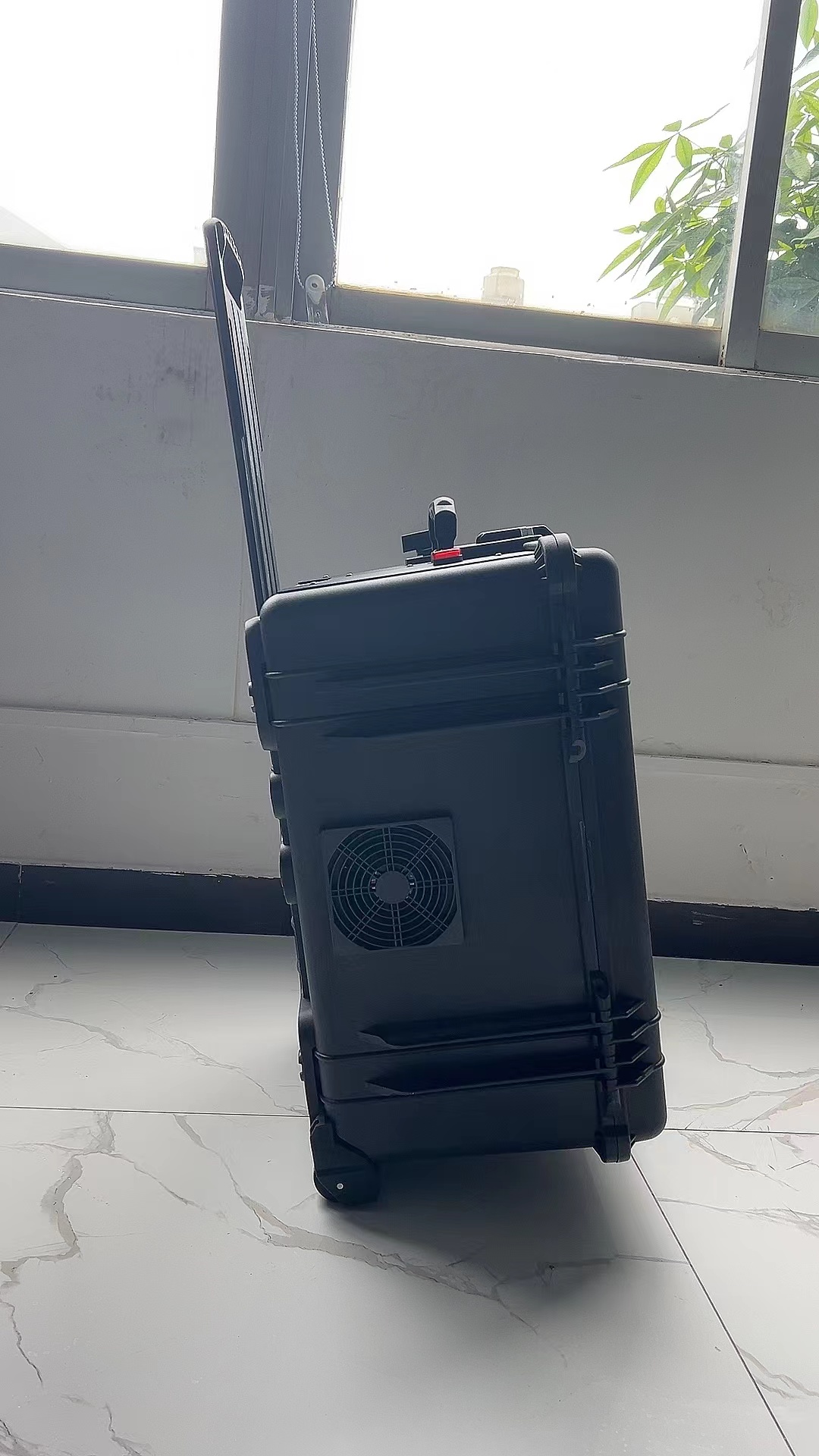 加查手拉箱型移动通信干扰器